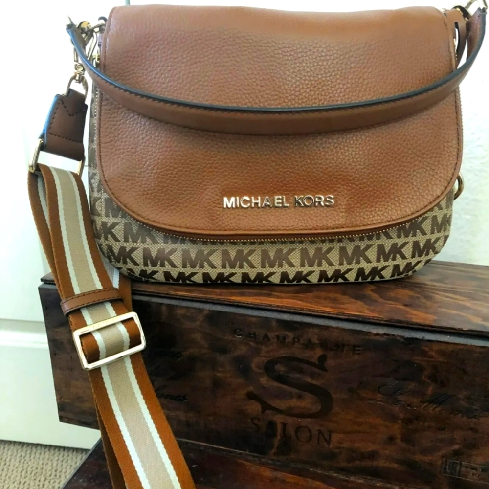 ISO Michael Kors crossbody